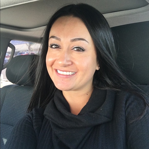 ❤️ for Live Show Notifications and meet your posher Alma! - Picture 2 of 3